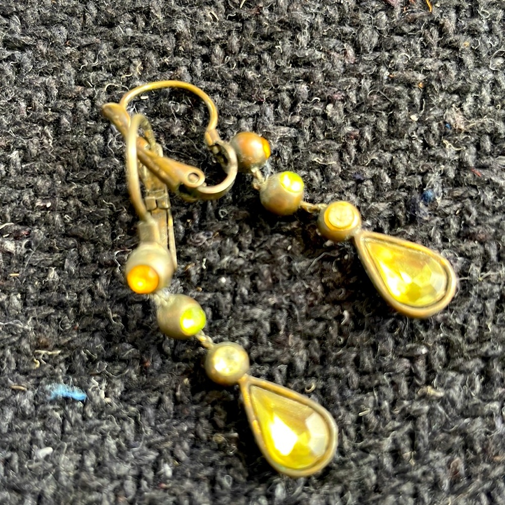 NWT Green Dangle in Bronze Earrings w/Wired Clasp Closures, 1 1/2" Long